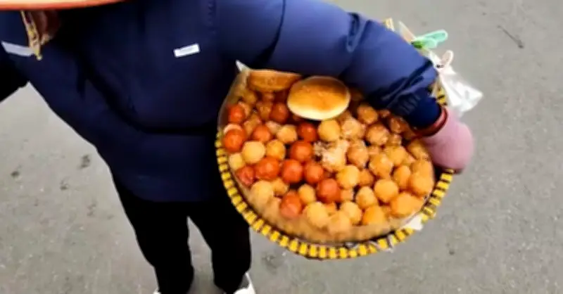 Phạt người bán 10 chiếc bánh rán giá 420.000 đồng cho du khách ở Hà Nội
