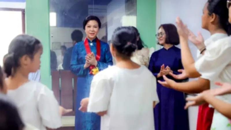 Phu nhân Ngô Phương Ly thăm trung tâm từ thiện và triển lãm tại Philippines