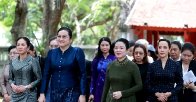 Phu nhân Thủ tướng cùng phu nhân Thủ tướng 3 nước thăm Văn Miếu - Quốc Tử Giám