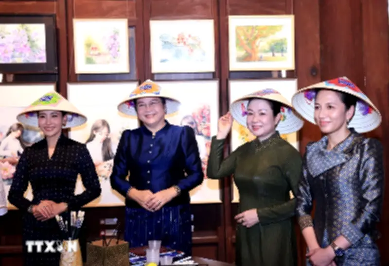 Phu nhân Thủ tướng Lê Minh Hưng giao lưu văn hóa cùng phu nhân lãnh đạo Lào, Campuchia, Thái Lan