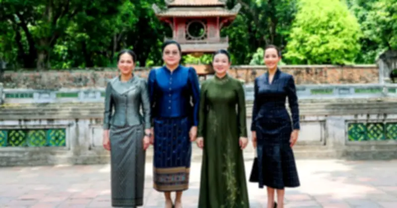 Phu nhân Thủ tướng Việt Nam đón tiếp phu nhân các nước Lào, Campuchia, Thái Lan tại Văn Miếu