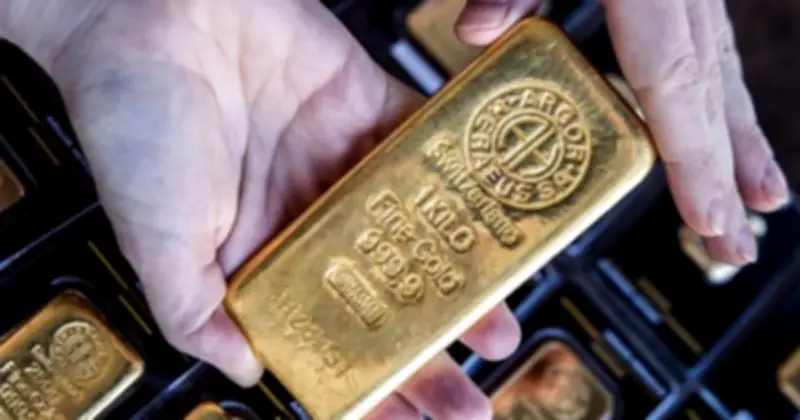 Quỹ vàng SPDR bán ròng phiên thứ 5 liên tiếp, giá vàng biến động