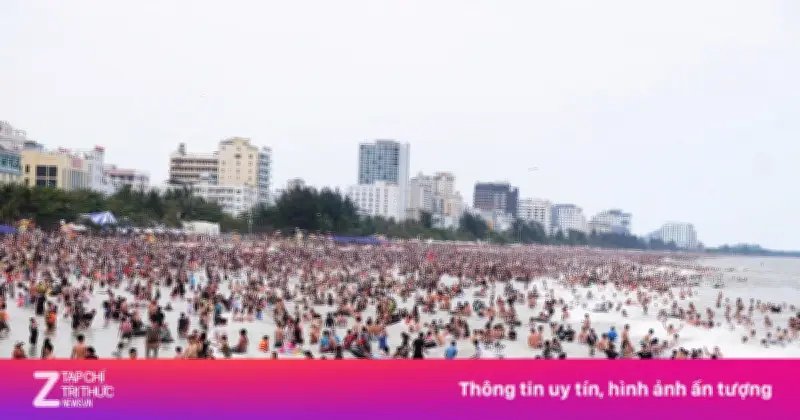 Quan Lạn, Sầm Sơn đông nghẹt người trong đợt nắng nóng đầu hè