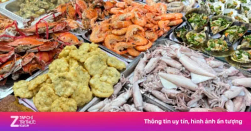 Quán cơm bình dân ở Cát Bà bán khoảng 100 suất hải sản mỗi ngày