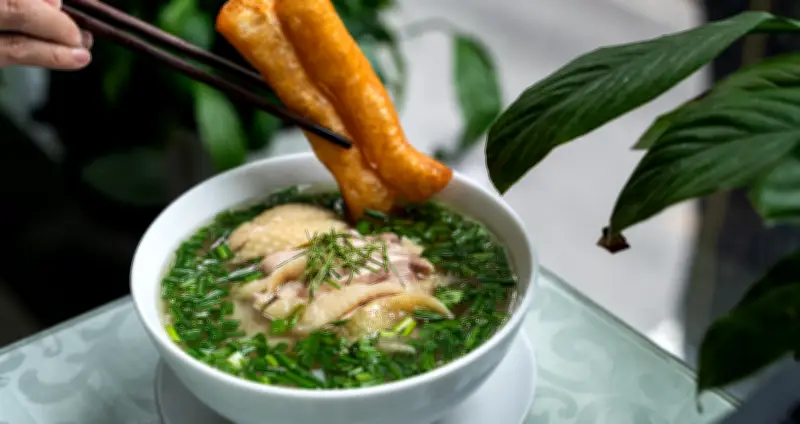 Quận Phố Gà đắt nhất nhì Hà Nội bất ngờ được Michelin gọi tên
