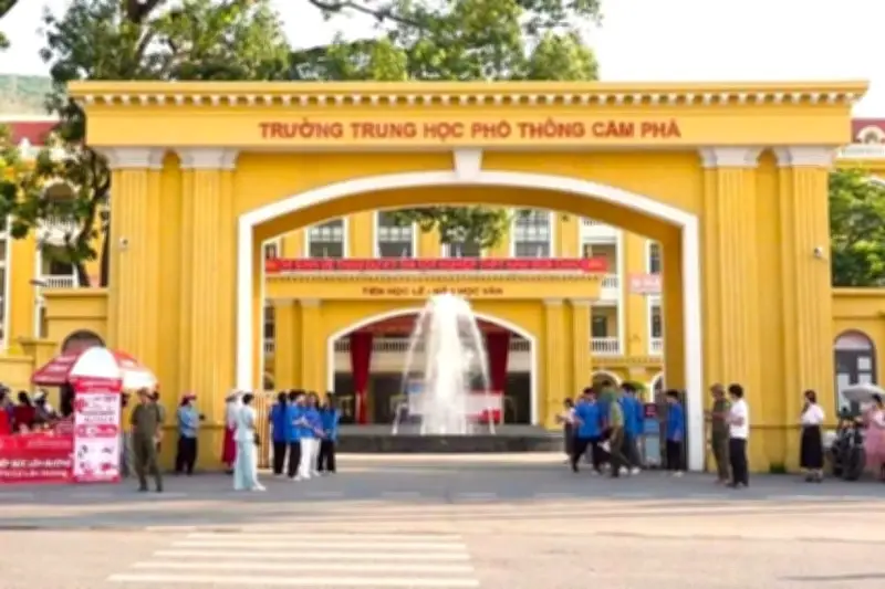 Quảng Ninh: Giám thị gợi ý học sinh cho bạn xem bài bị cảnh cáo