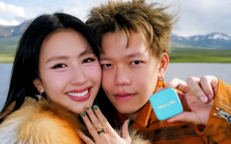 Quỳnh Anh Shyn được bạn trai Nam Phùng cầu hôn lãng mạn tại Kyrgyzstan