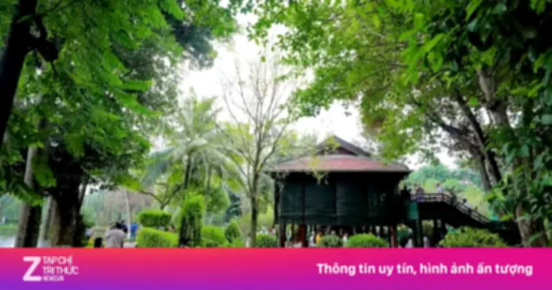 Ra mắt sách và triển lãm ảnh kỷ niệm 115 năm Bác Hồ ra đi tìm đường cứu nước