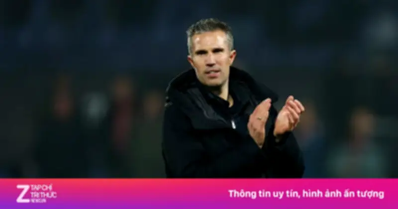 Robin van Persie bị Feyenoord sa thải sau chuỗi thành tích bết bát