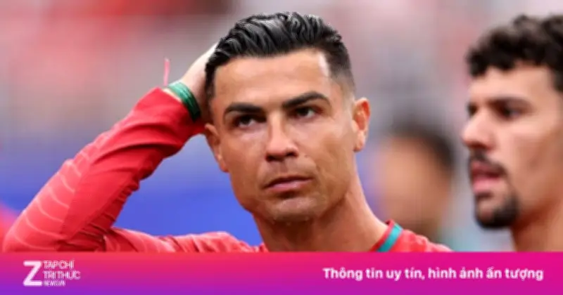 Ronaldo bình thản khi CĐV hô vang tên Messi sau trận hòa