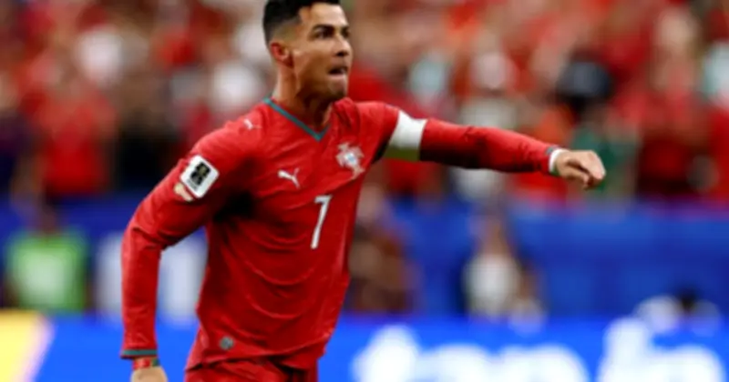 Ronaldo lập kỷ lục ghi bàn 6 kỳ World Cup liên tiếp, Bồ Đào Nha thắng Uzbekistan 5-0