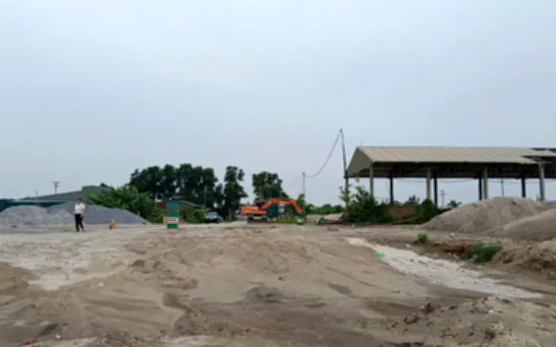Sau phản ánh của Gia đình và Xã hội, các bến bãi ven sông Luộc ở Hưng Yên tạm dừng hoạt động