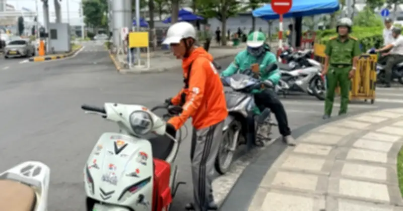 Shipper đeo tai nghe Google Maps có thể bị phạt tới 1 triệu đồng