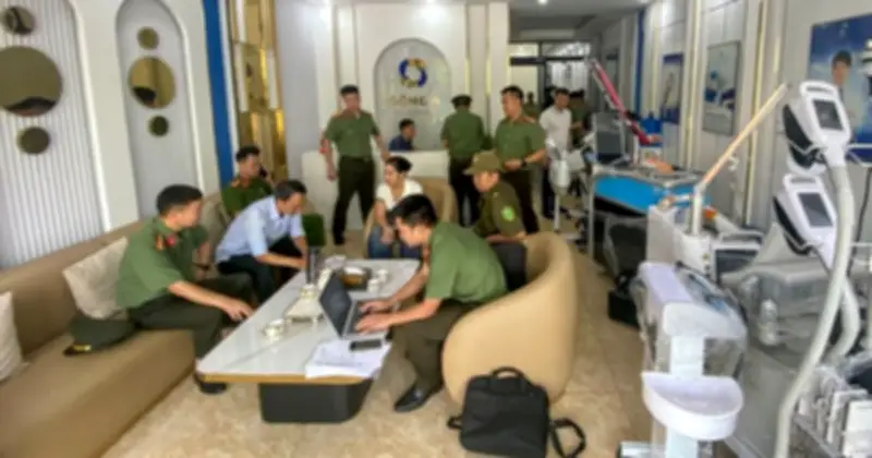 Shipper học hết lớp 9 đóng giả bác sĩ thẩm mỹ phụ khoa bị khởi tố