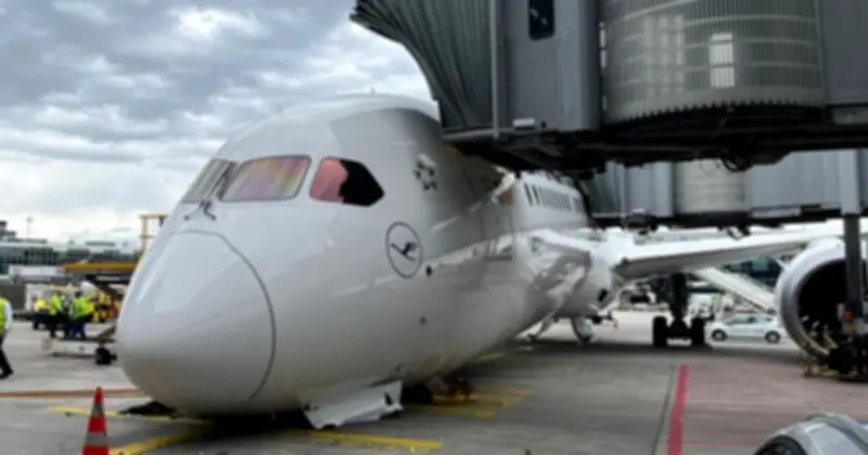 Sập càng đáp trước máy bay Boeing 787 tại Frankfurt, nhiều người bị thương
