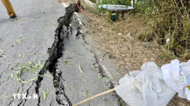 Sạt lở 80m trên tuyến giao thông huyết mạch ở An Giang