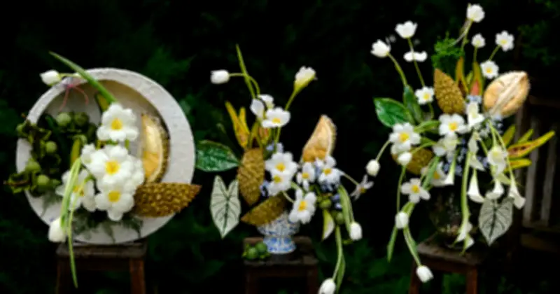 Sầu riêng, bơ, hồng non thành tác phẩm cắm hoa độc lạ ở Đà Lạt