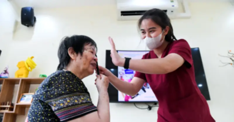 Từ 2026, người cao tuổi được khám sức khỏe miễn phí ít nhất mỗi năm một lần