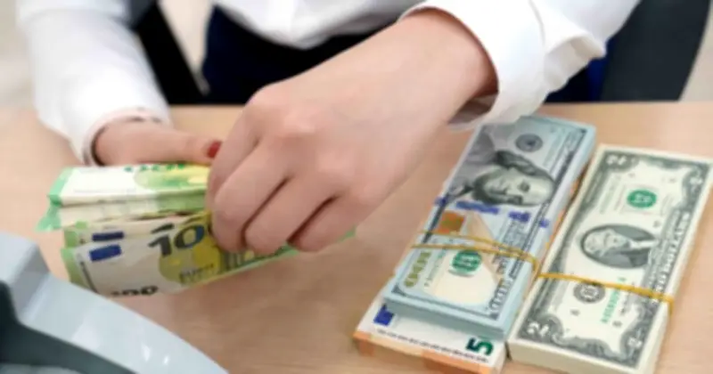Tỷ giá trung tâm giữ ở mức 25.153 đồng, USD thế giới giảm