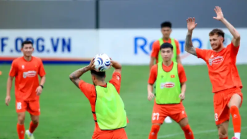 ĐT Việt Nam tập làm quen bóng thi đấu chính thức ASEAN Cup 2026