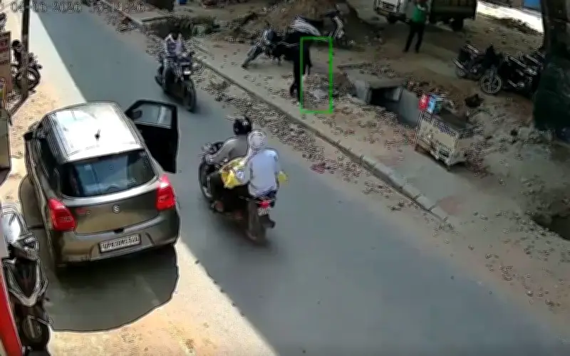 Tai nạn thương tâm: Mở cửa xe bất cẩn khiến 1 người chết, 1 người bị thương