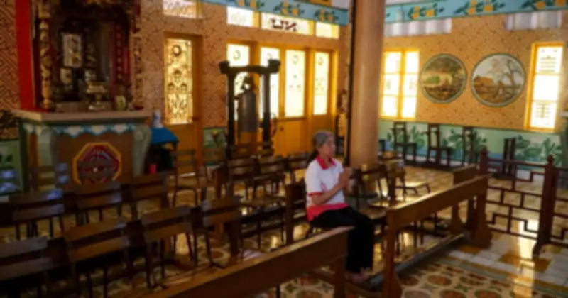 Tam Tông Miếu 100 năm tuổi ở TP.HCM thờ bài vị, không thờ tượng Phật