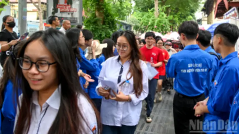 Thí sinh bàn luận sôi nổi về AI và cộng hưởng trí tuệ trong đề thi Ngữ văn