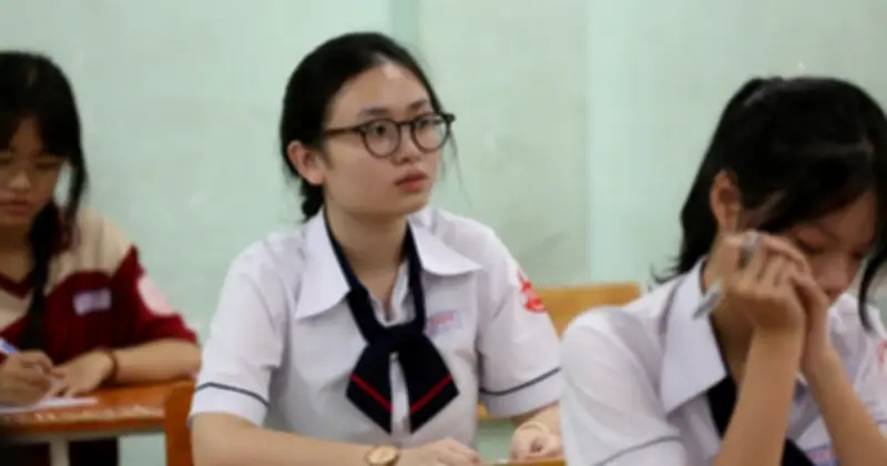 Thí sinh bất ngờ với đề thi phân tích 'Những chiếc lá' của Nguyễn Đình Thi