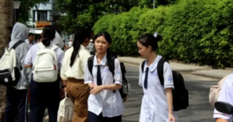 Thí sinh 'lệch tủ' vì đề văn tốt nghiệp THPT 2026 yêu cầu phân tích thơ