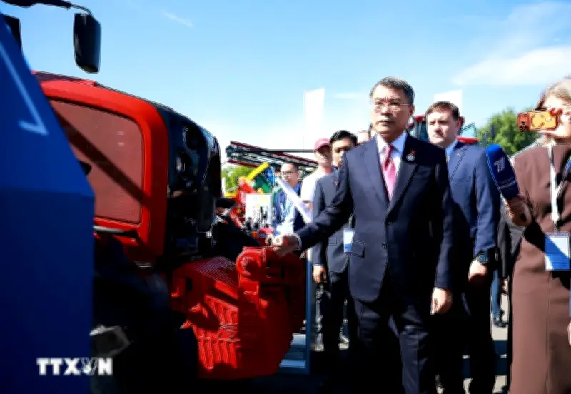 Thủ tướng Lê Minh Hùng thăm triển lãm tiềm năng kinh tế xã hội Tatarstan