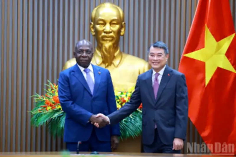 Thủ tướng Lê Minh Hưng tiếp Bộ trưởng Ngoại giao Angola