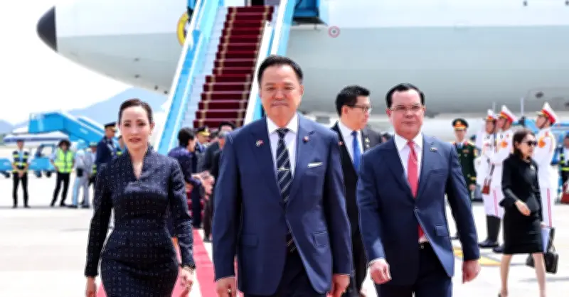Thủ tướng Thái Lan đến Hà Nội, bắt đầu thăm Việt Nam