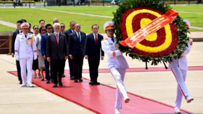 Thủ tướng Timor-Leste viếng Lăng Chủ tịch Hồ Chí Minh