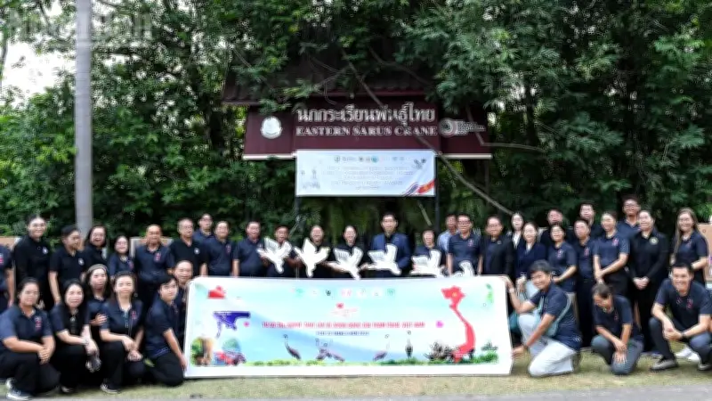 Thái Lan bàn giao thêm 6 sếu đầu đỏ cho Đồng Tháp