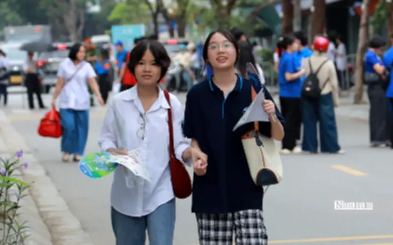 Đề thi Ngữ văn tốt nghiệp THPT 2026 gây bất ngờ, thí sinh Hà Nội trái chiều cảm xúc