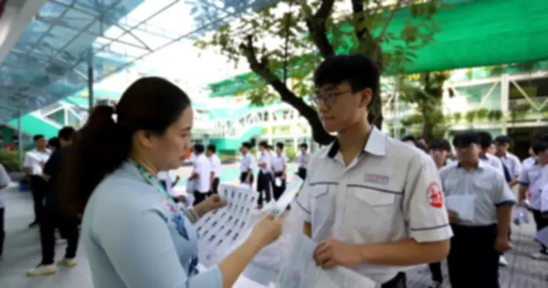 Đề thi Ngữ văn tốt nghiệp THPT 2026: Thí sinh TP.HCM bước vào môn thi đầu tiên