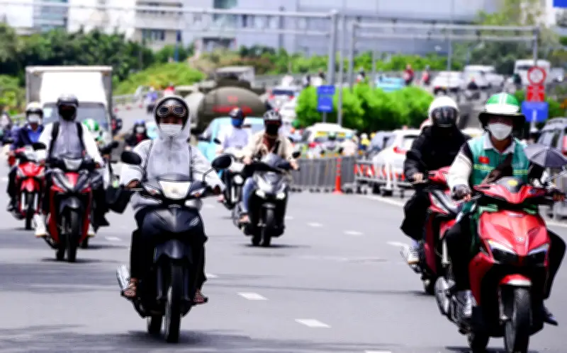 Thời tiết 25/6: Bắc Bộ mưa dông, miền Trung nắng nóng gay gắt trên 40°C
