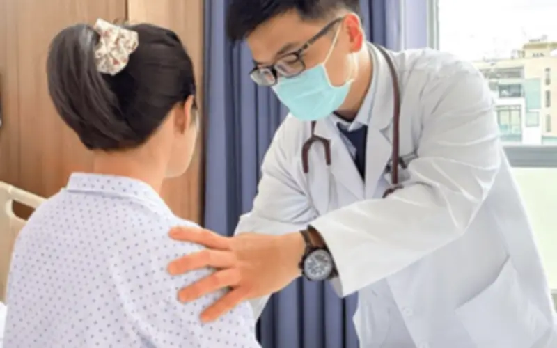 Thiếu niên 15 tuổi thiếu máu nặng, ngất xỉu vì xuất huyết dạ dày do vi khuẩn HP
