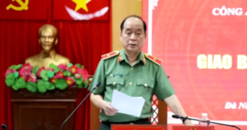 Thiếu tướng Nguyễn Hữu Hợp chỉ đạo truy quét hàng giả, ma túy mùa lễ hội