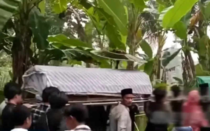 Thảm kịch gia đình 4 người tử vong trong lều cắm trại ở Indonesia
