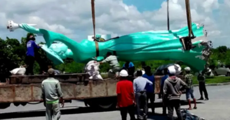 Tháo dỡ tượng 'nữ thần khai phóng' trái phép ở Tây Ninh