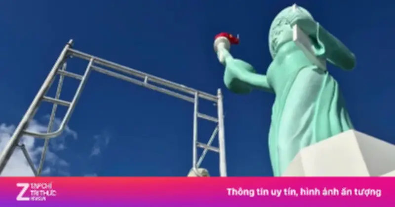 Tháo dỡ tượng 'Nữ thần khai phóng' xây trái phép tại khu đô thị E.City Tân Đức