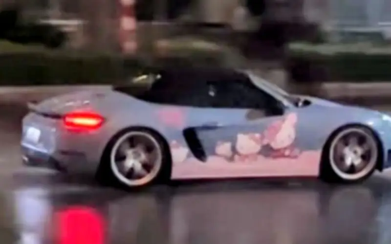 Tài xế 23 tuổi drift xe Porsche giữa đêm ở Tp.HCM bị công an triệu tập