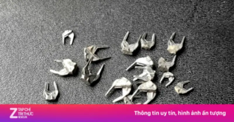 Tài xế chở sắt vụn bị phạt 3 triệu vì làm rơi mạt sắt khiến nhiều xe thủng lốp