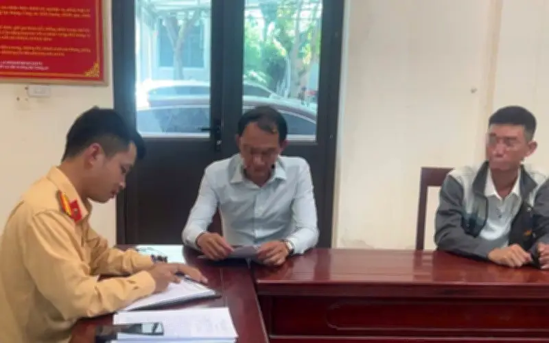 Tài xế quay đầu xe né CSGT vì ô tô hết hạn đăng kiểm bị phạt gần 10 triệu đồng