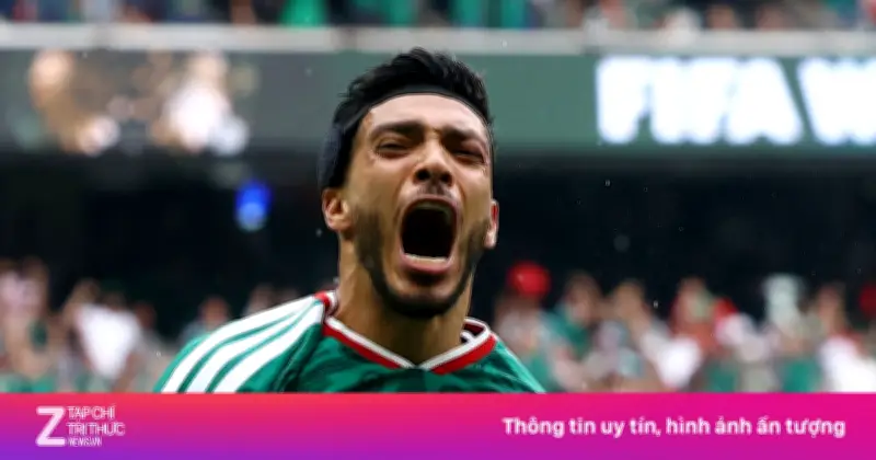 Tiền đạo Mexico Raul Jimenez khóc nức nở sau bàn thắng đầu tiên ở World Cup