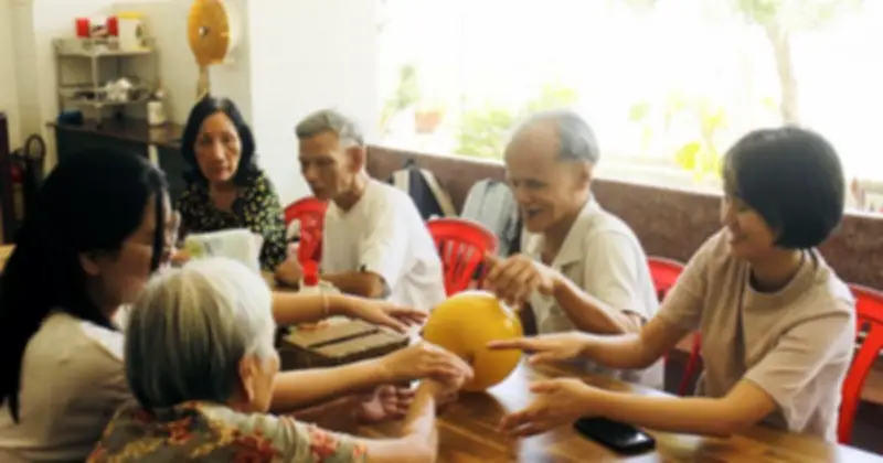 Tiếng hát ở viện dưỡng lão và lời dặn rưng rưng: 'Nhớ ghé thăm các cụ nha!'