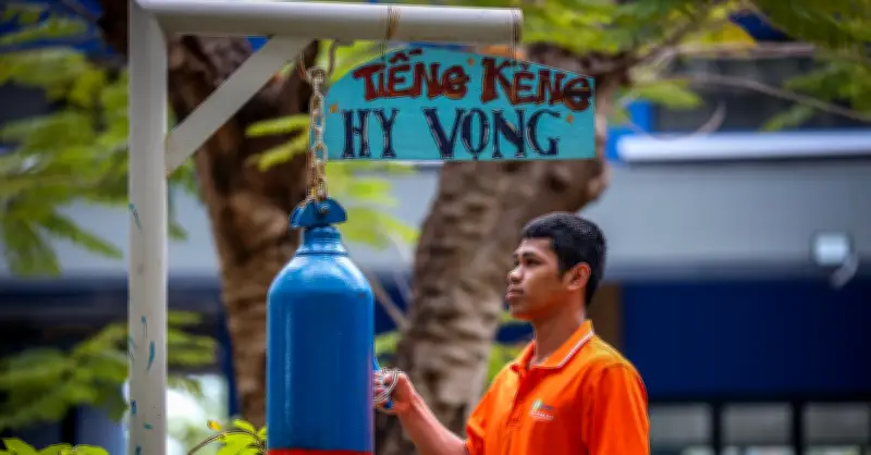Tiếng keng đặc biệt và hành trình đến kỳ thi tốt nghiệp THPT của nam sinh Hrê