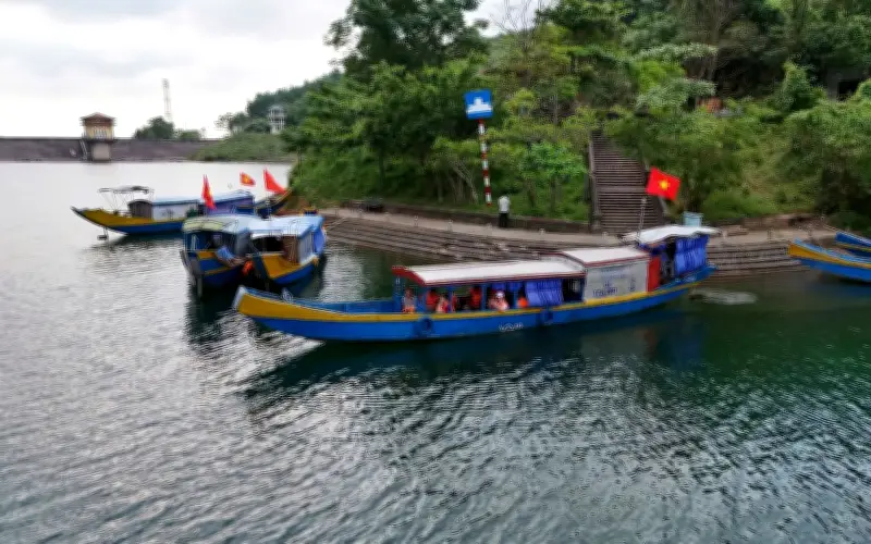 Tạm dừng du lịch trong phạm vi bảo vệ công trình hồ Truồi ở Huế