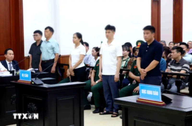 Tạm dừng phiên tòa 3 ngày để Chủ tịch Phúc Sơn thỏa thuận bồi thường